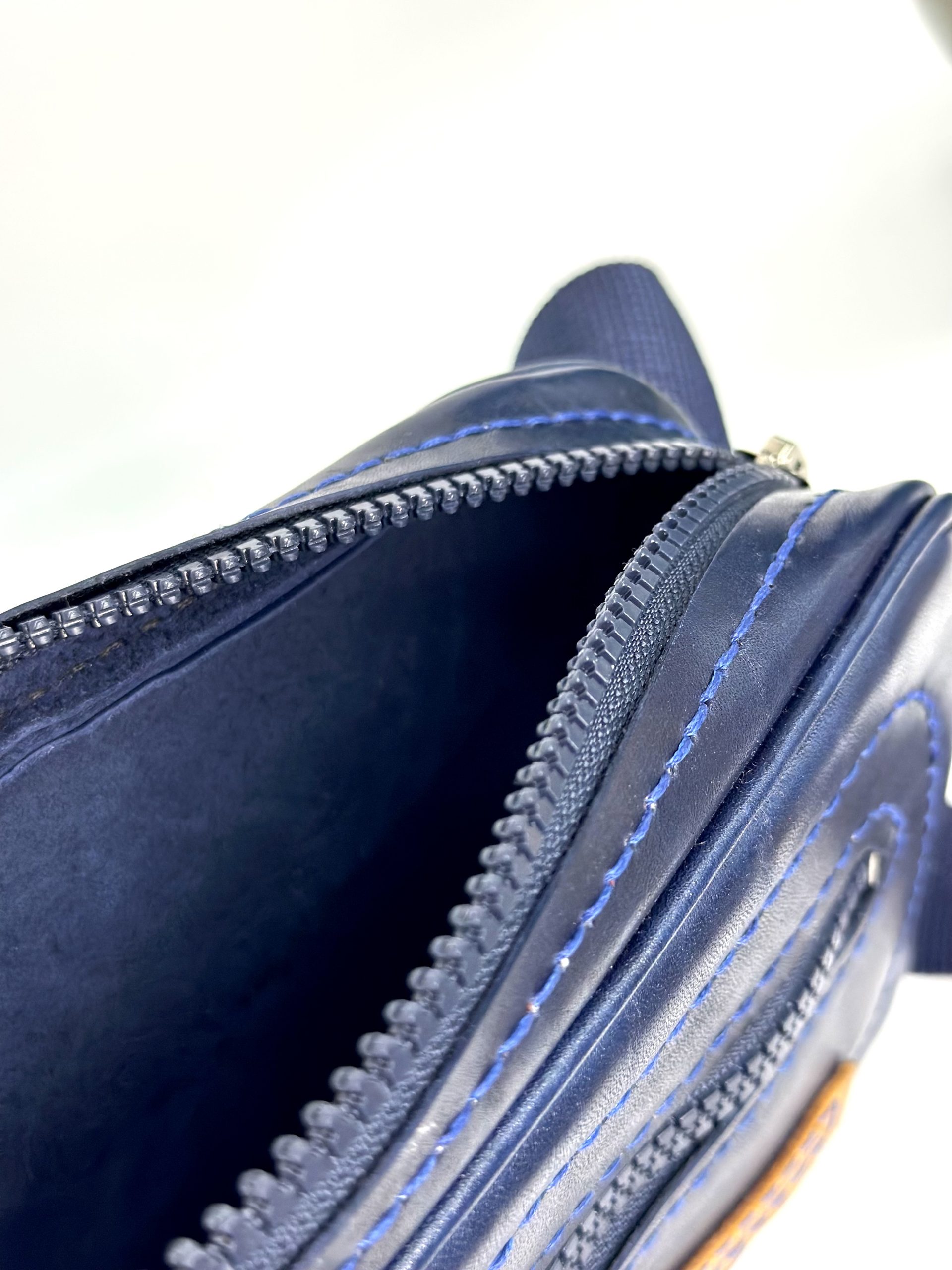 Кожаная поясная сумка ЕЛЕНА (СИНИЙ)